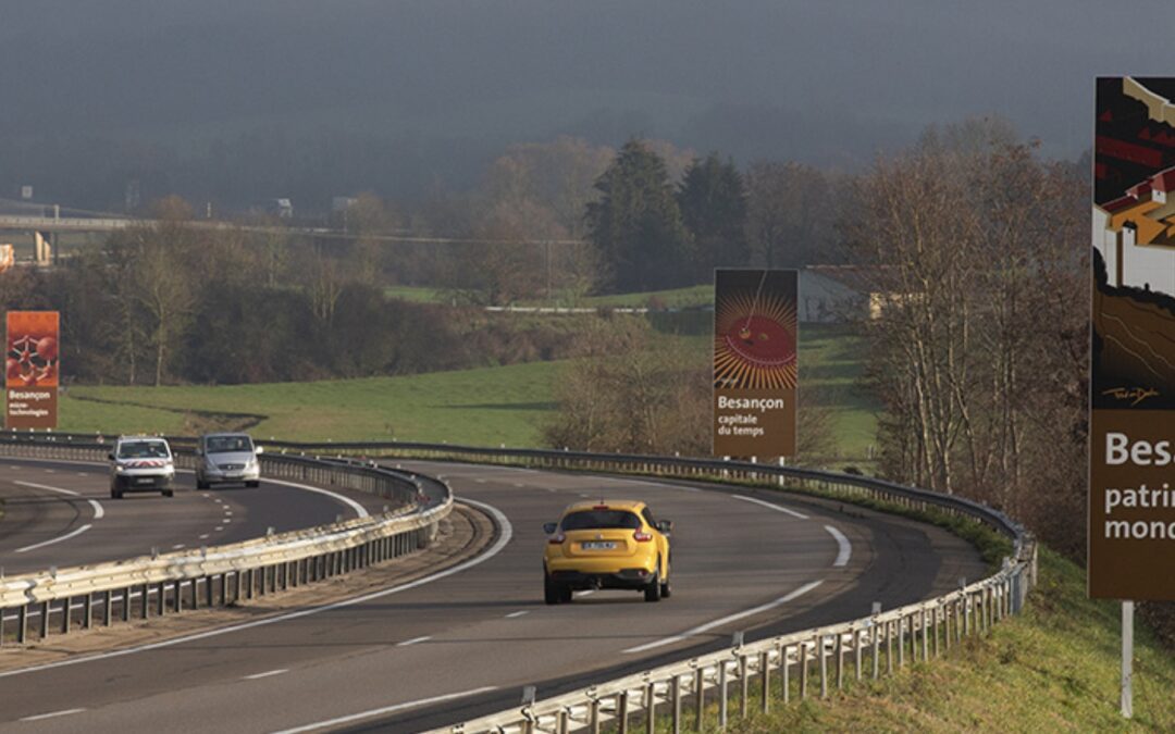 Ceci n’est pas un simple panneau d’autoroute