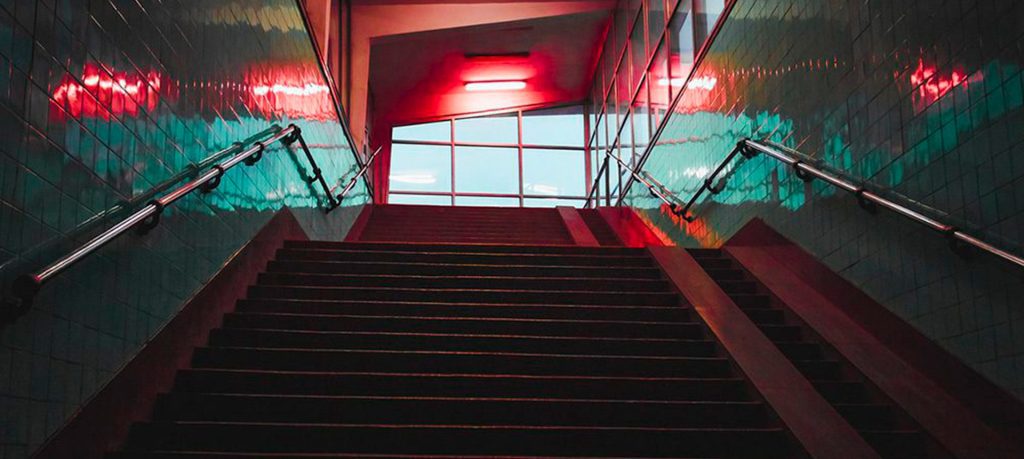 Relevé des non-conformités sur les escaliers du métro lyonnais